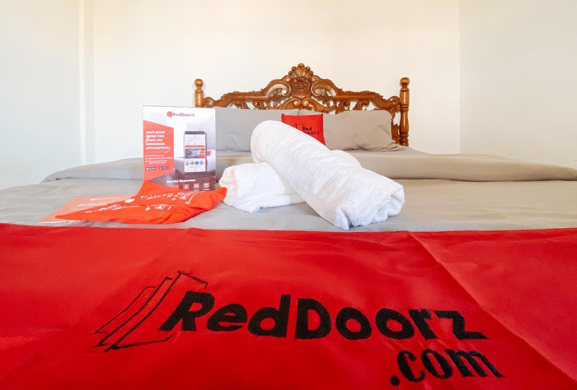 RedDoorz @ White Castle Beach Resort Iba Zambales Botolan Exterior foto