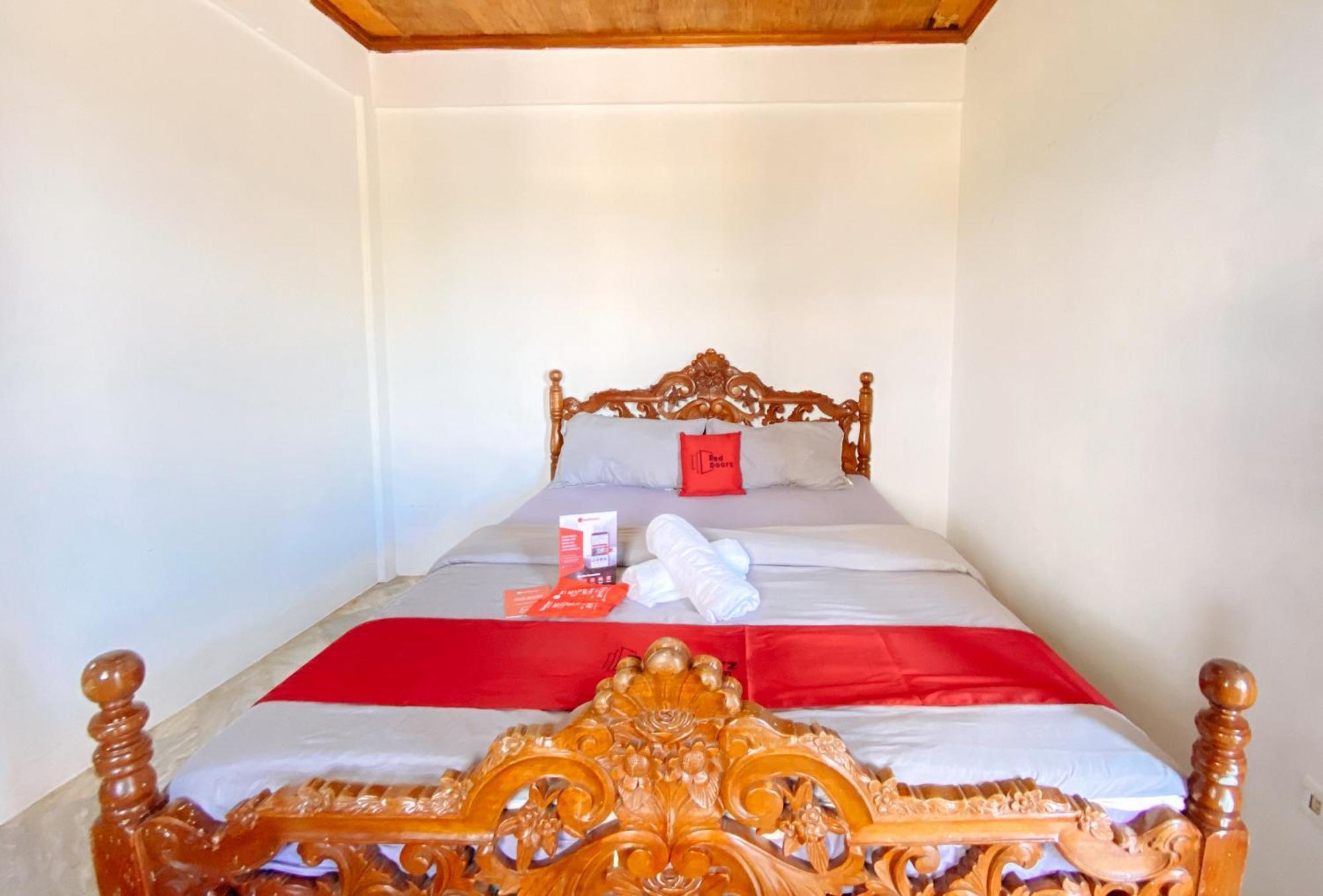 RedDoorz @ White Castle Beach Resort Iba Zambales Botolan Exterior foto