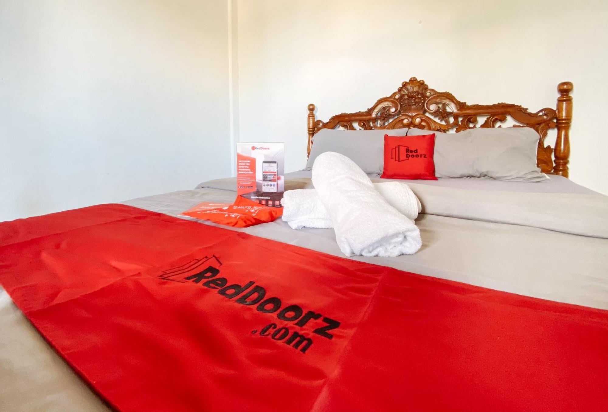 RedDoorz @ White Castle Beach Resort Iba Zambales Botolan Exterior foto