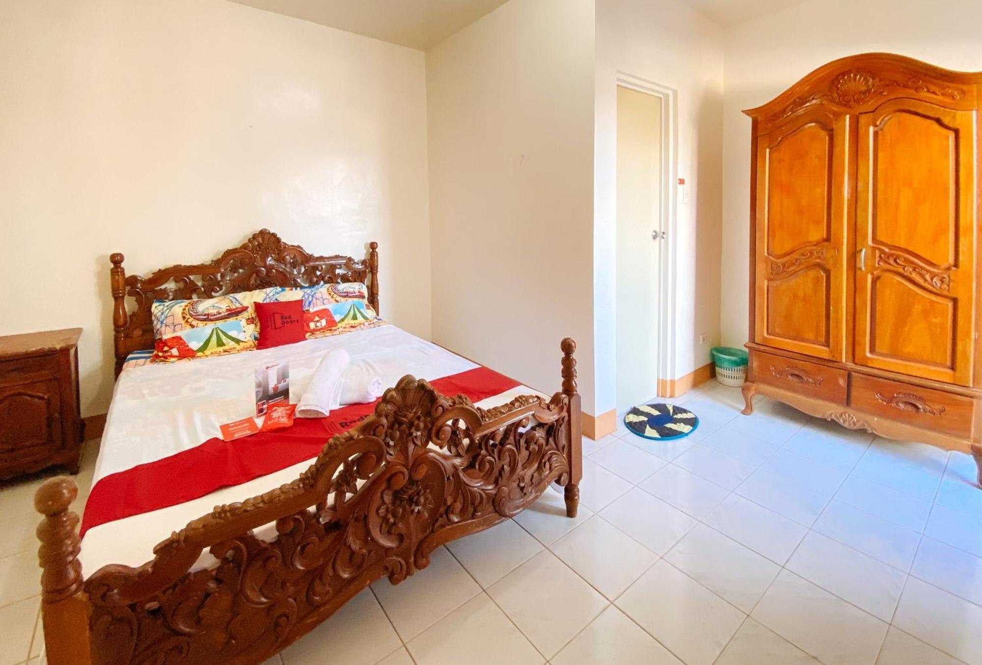 RedDoorz @ White Castle Beach Resort Iba Zambales Botolan Exterior foto